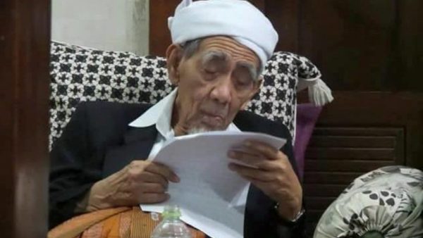 Mbah Maimoen Wafat, Warganet Sampaikan Duka Mendalam
