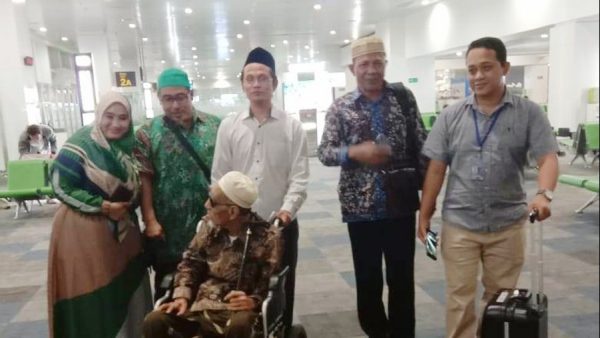 Rahasia Mbah Moen Rutin Berhaji 30 Tahun Terakhir 
