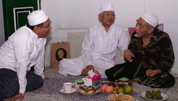 Gus Yahya: Dunia Kehilangan Pengayom Rohani dari Mbah Maimoen Zubair
