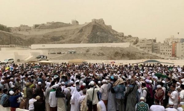 Pemakaman Mbah Moen Dipimpin Sayyid Ashim bin Abbas bin Alawi Al-Maliki